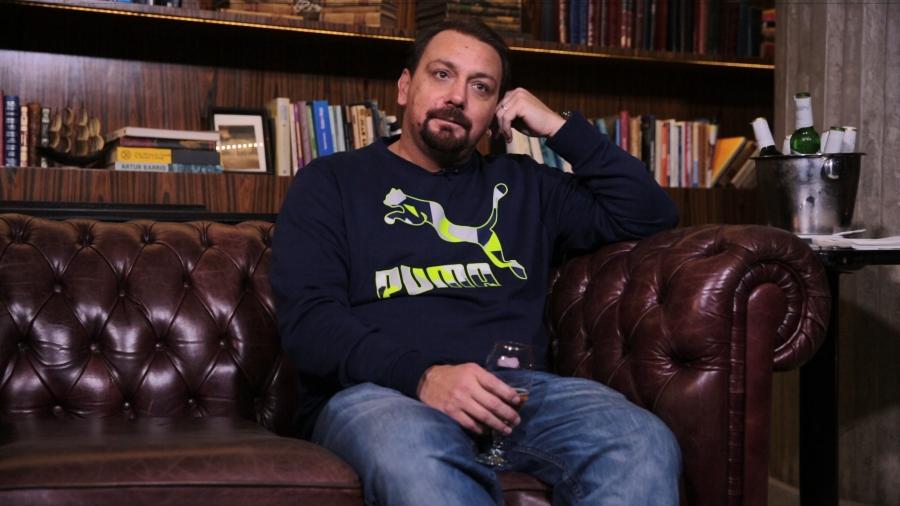 Comentarista Alê Oliveira, acusado de relacionamento abusivo e violência doméstica (Foto: reprodução/UOL)