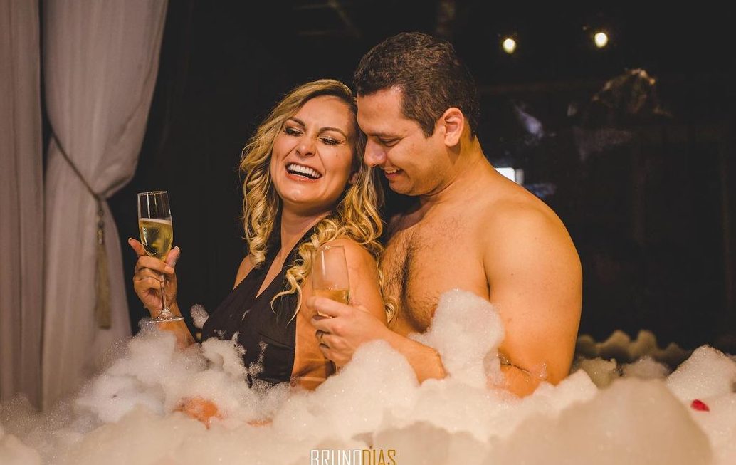 Ex-vice miss bumbum disse que é Thiago Lopes quem cuida de suas redes. Andressa Urach diz que bloqueou 'amigas gostosas' por ciúme do marido