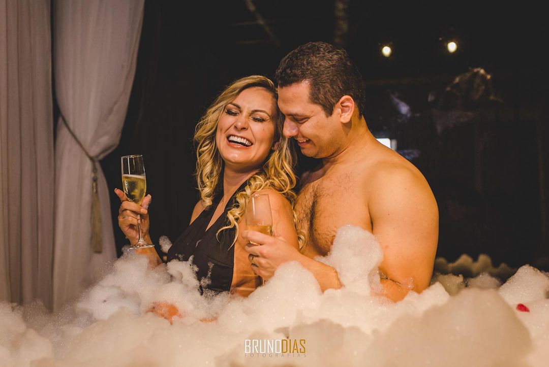 Andressa Urach e Thiago Lopes na noite de núpcias