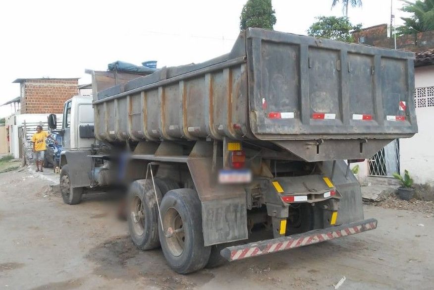 Homem morre esmagado por caçamba de caminhão na Paraíba