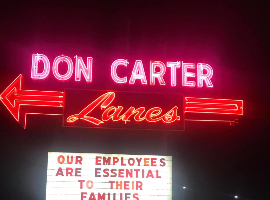 Atirador mata três pessoas e deixa três feridos em boliche nos EUA