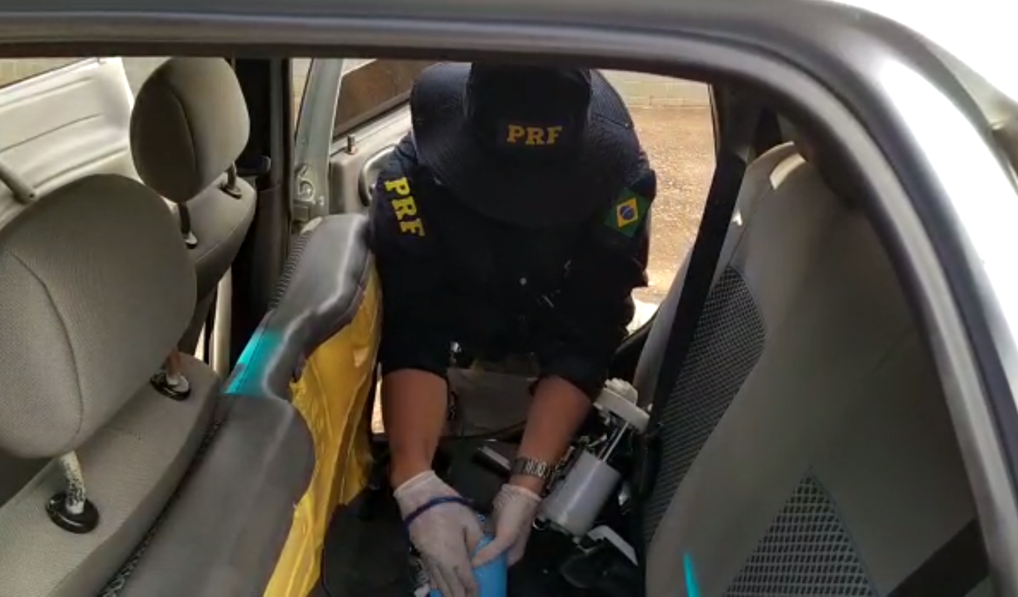 Pasta base de cocaína foi avaliada pala corporação em R$ 1 milhão (Foto: divulgação/PRF)