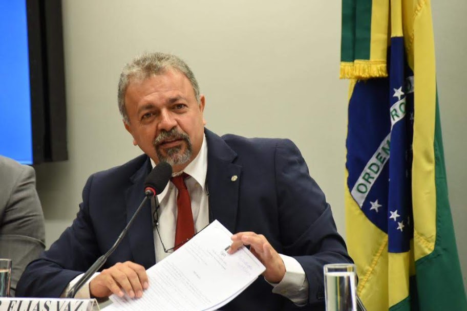 Deputado quer inclusão de motoristas de ônibus em grupos de vacinação contra Covid