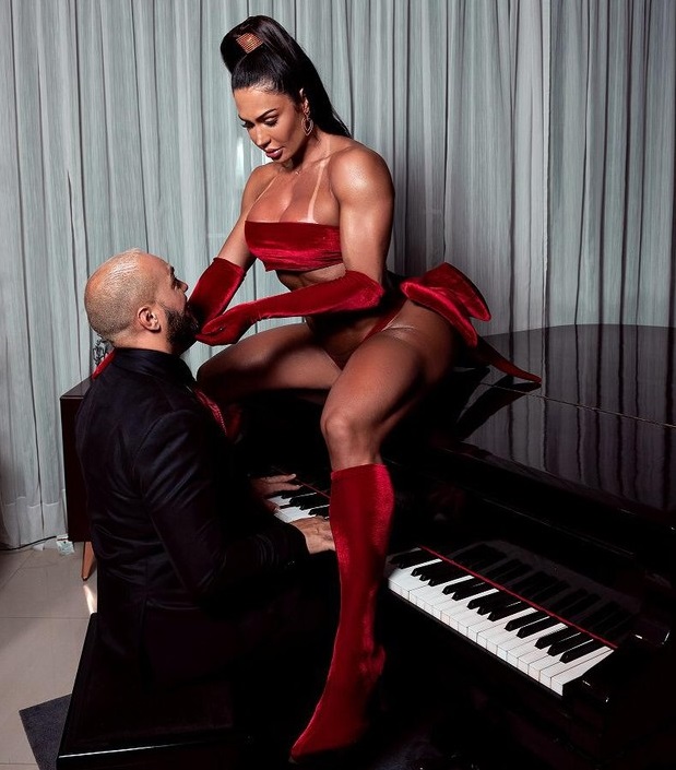 Gracyanne Barbosa e Belo fazem ensaio natalino sexy; confira as imagens Gracyanne Barbosa belo fotos ensaio natalino sexy