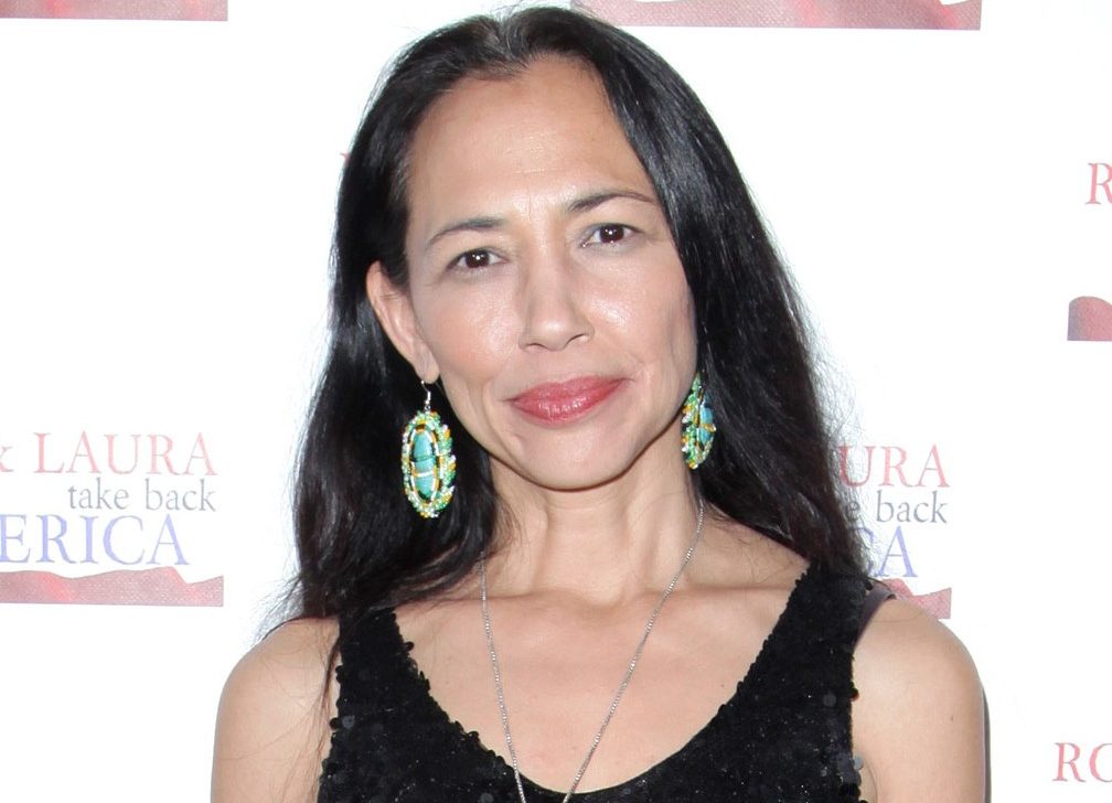 Atriz dubladora de 'Pocahontas' é presa duas vezes em três dias