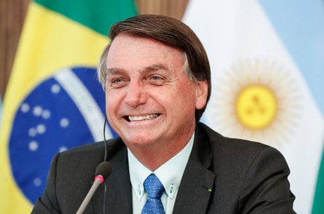 Bolsonaro diz que Dilma comprou mais leite condensado que ele