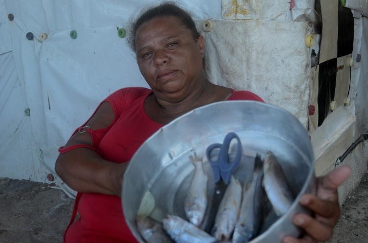 Lucileide Ferreira, 43, prêvê dias dias complicados com o fim do auxílio emergencial (Imagem: Beto Macário/UOL)