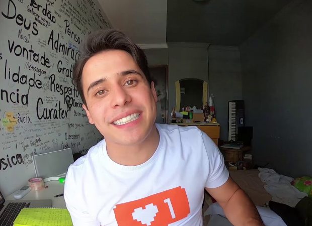 humorista Seu Waldemar publica vídeo com nudez feminina na própria rede social