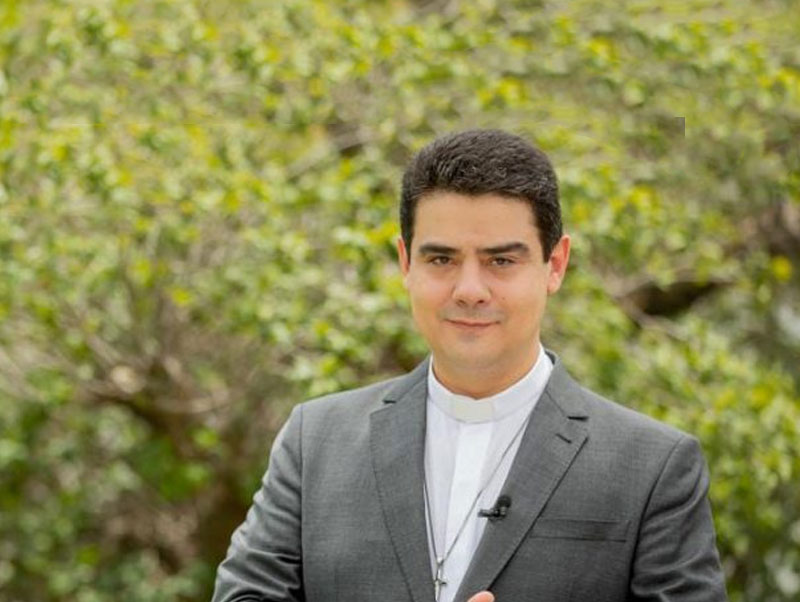 Padre Robson fala em "desíginos de Deus" em retorno às redes sociais