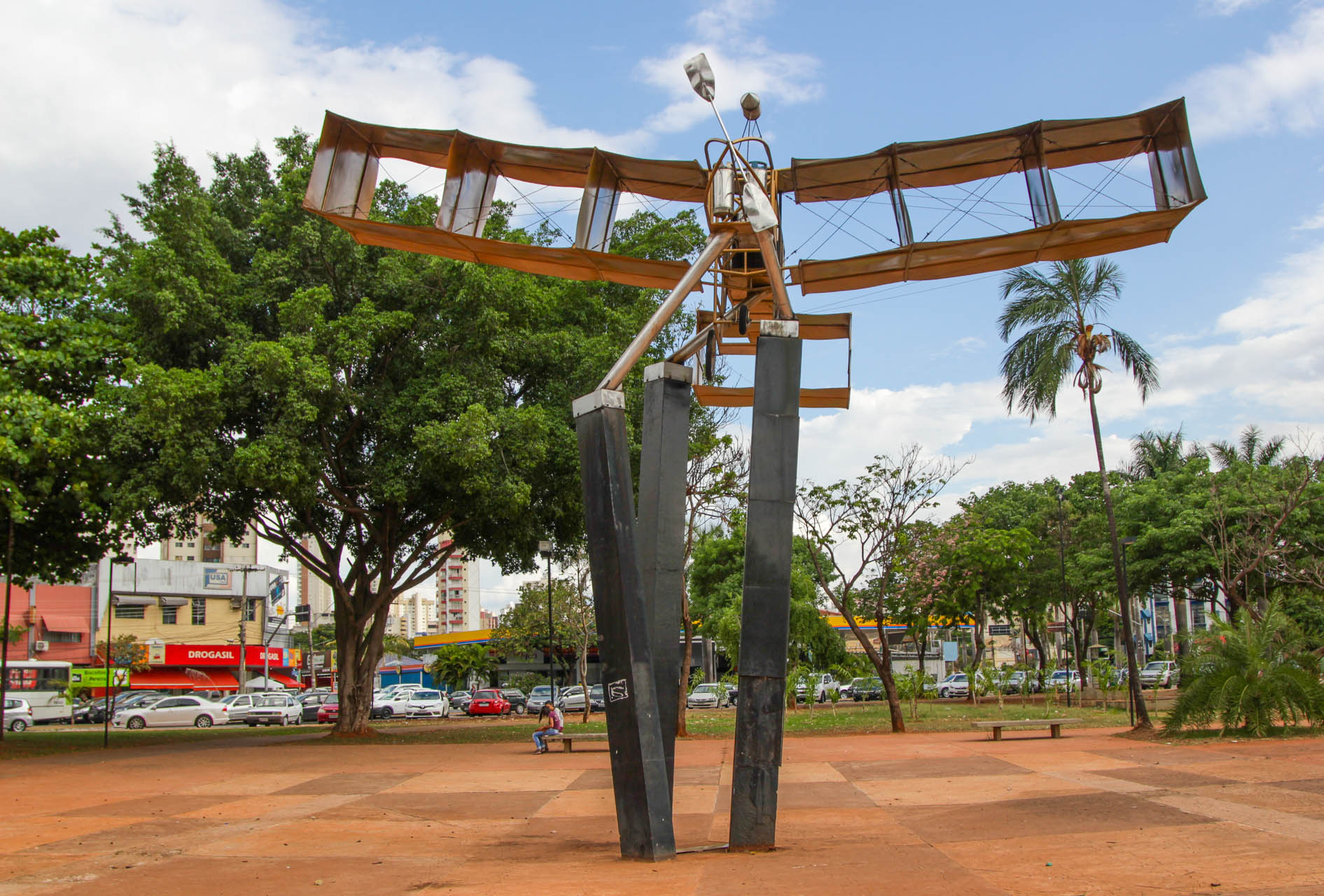 Goiânia indenizará em R$ 50 mil menina que teve dedos dos pés esmagados por placa