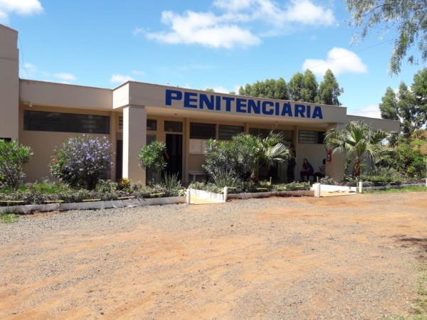 Diretor de presídio é afastado por suspeita de facilitar entrada de drogas