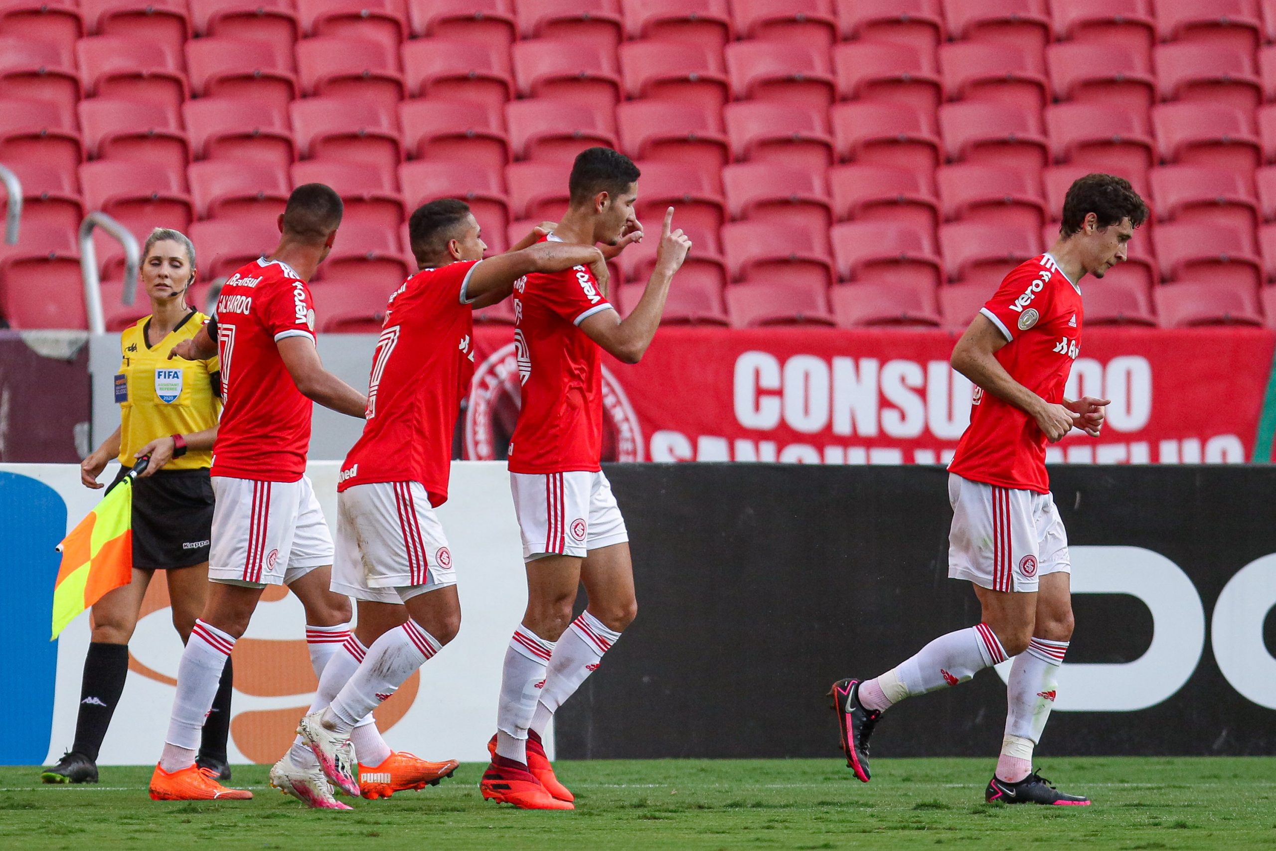 Inter vence o Goiás no Beira-Rio e fica a três pontos do São Paulo