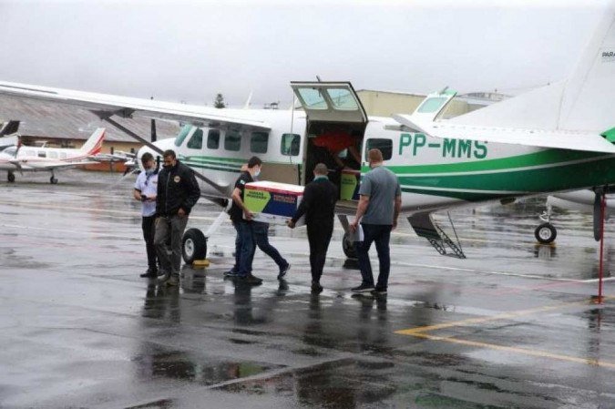 Um monomotor que transportava vacinas contra Covid-19 fez curva errada, entrou em rota de colisão e quase bateu contra avião da Gol. (Foto: divulgação/Governo do Paraná)