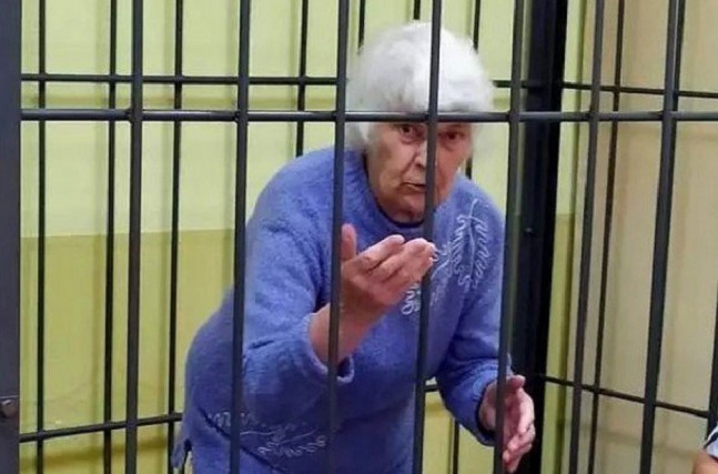 mulher Idosa serial killer que fazia doces com restos de vítimas morre de covid-19