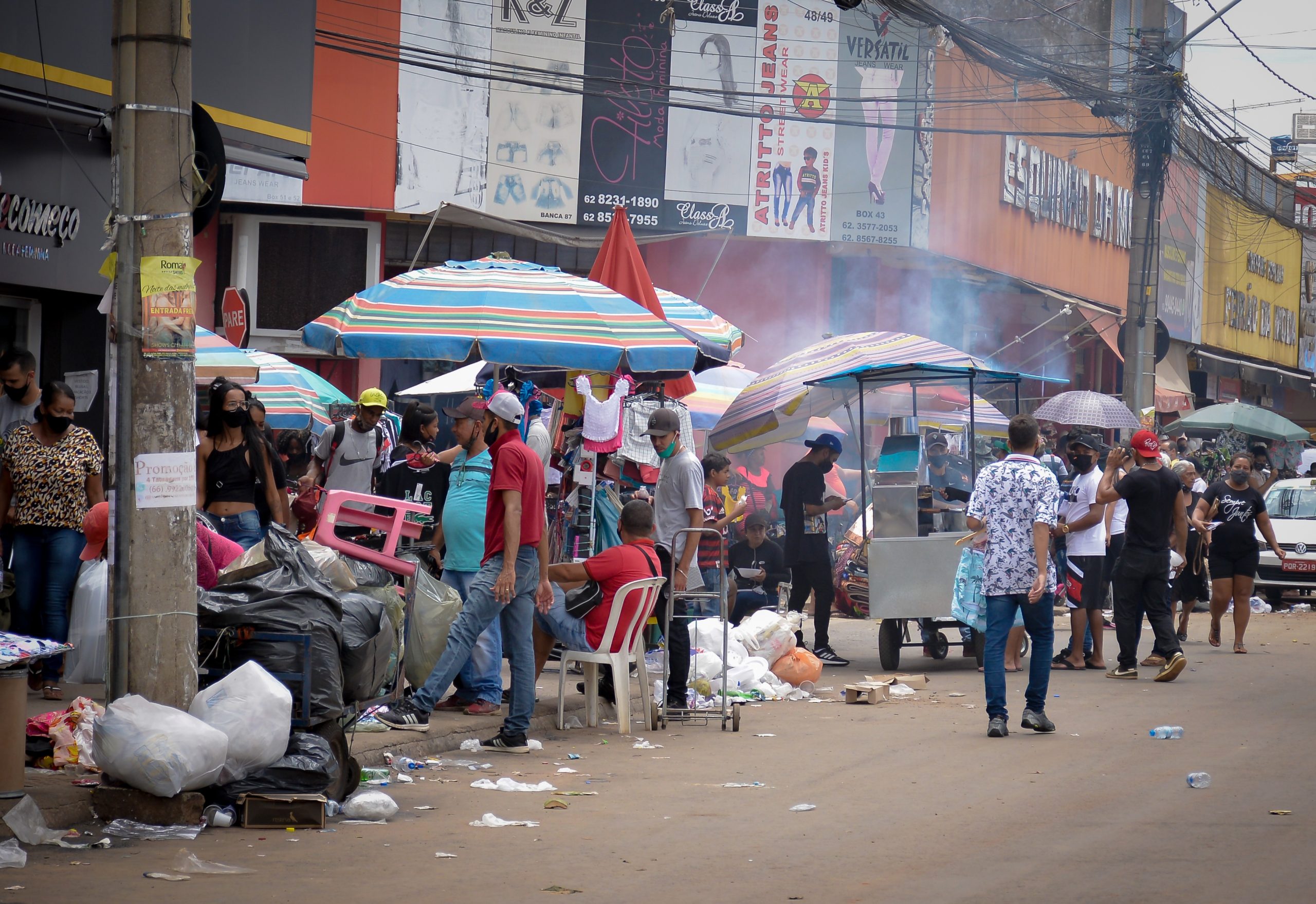 Trabalho informal cresce, mas taxa de desemprego continua em 14,1%