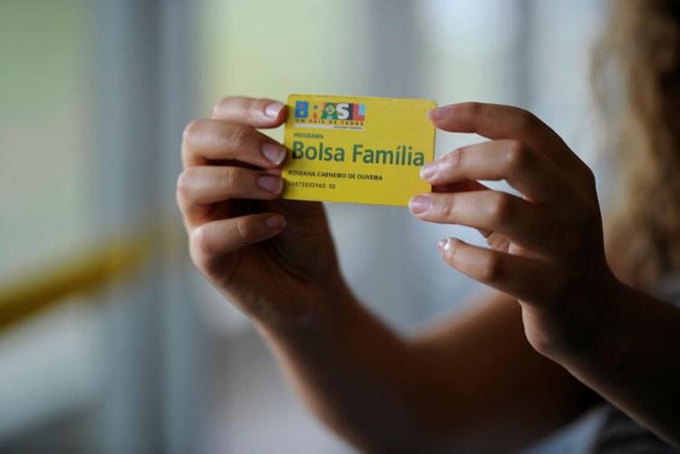 O governo federal planeja esvaziar o papel dos municípios no cadastramento de novos beneficiários de programas sociais como o Bolsa Família para reduzir custos com as políticas de proteção social (Foto: Agência Senado)