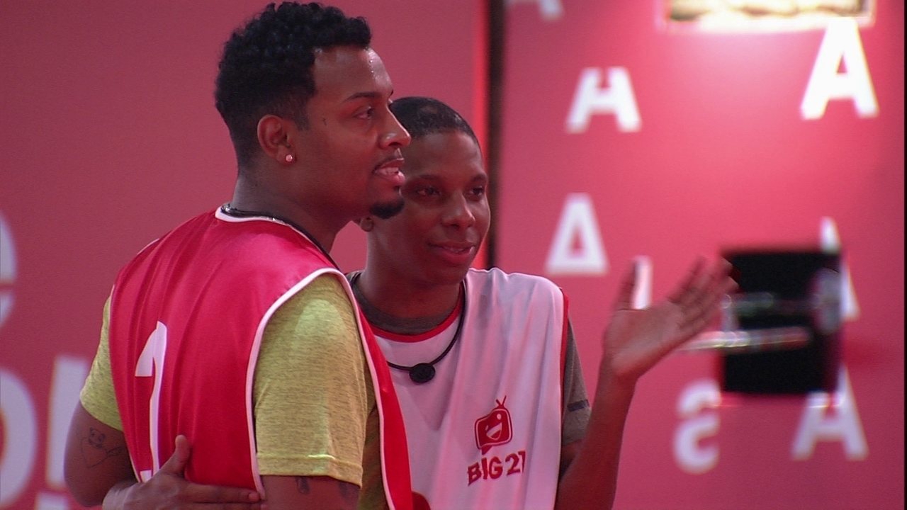 BBB 21: Nego Di e Lucas Pentenado vencem prova valendo imunidade