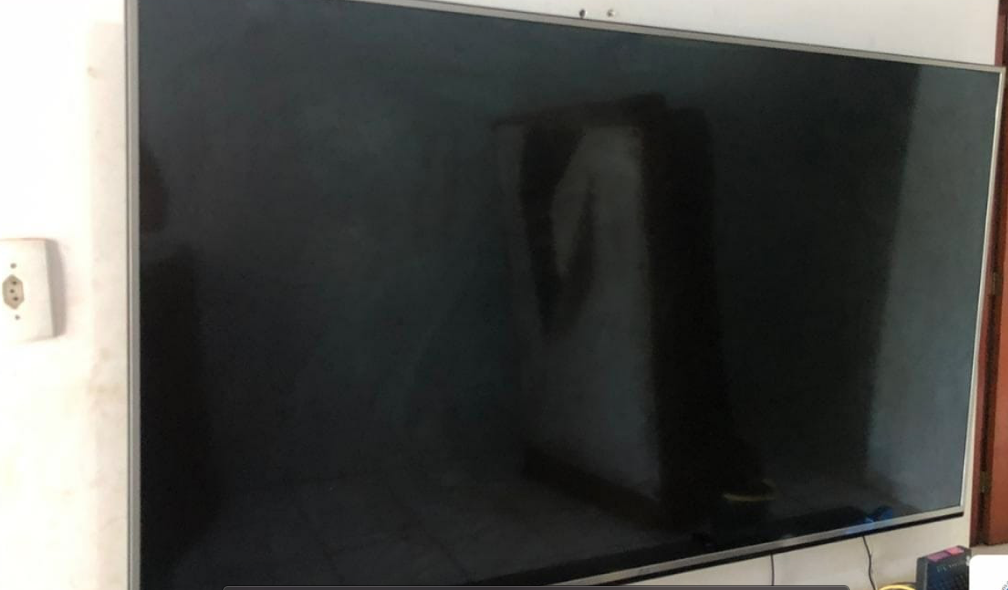 Smart TV adquirida pelo suspeito de receptação (Foto: Polícia Militar)