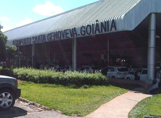 Terminal antigo do aeroporto Santa Genoveva, que já está desativado (Foto: redes sociais)