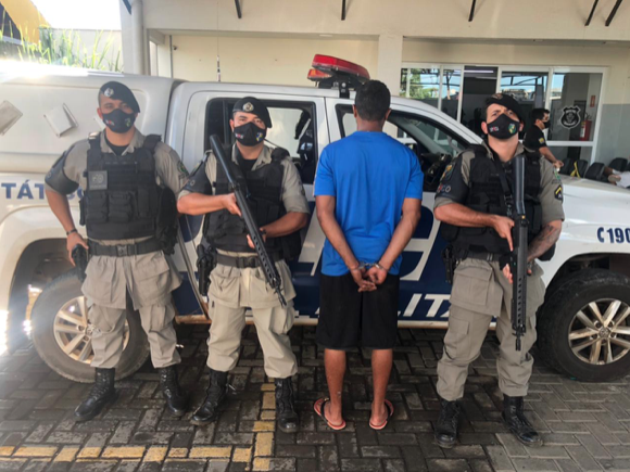 Jairo Gomes Lima, preso pela Polícia Militar no Parque Santa Rita, região oeste de Goiânia (Foto: PM)