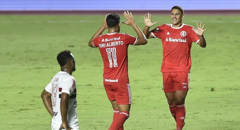 Yuri Alberto fez três gols e foi o grande personagem da goleada do Inter (Foto: MAURO HORITA)