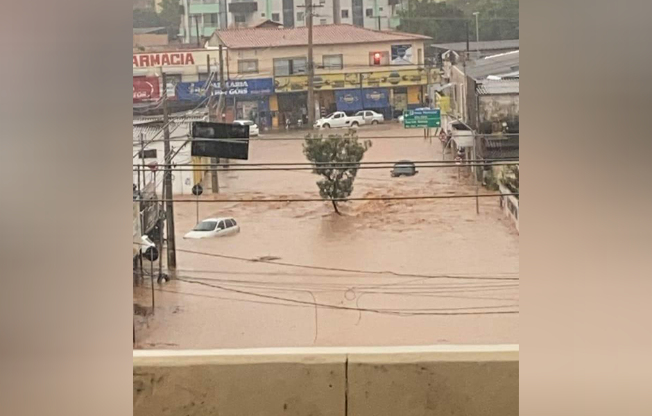 Chuva forte alaga várias regiões de Anápolis na tarde desta terça-feira; vídeo