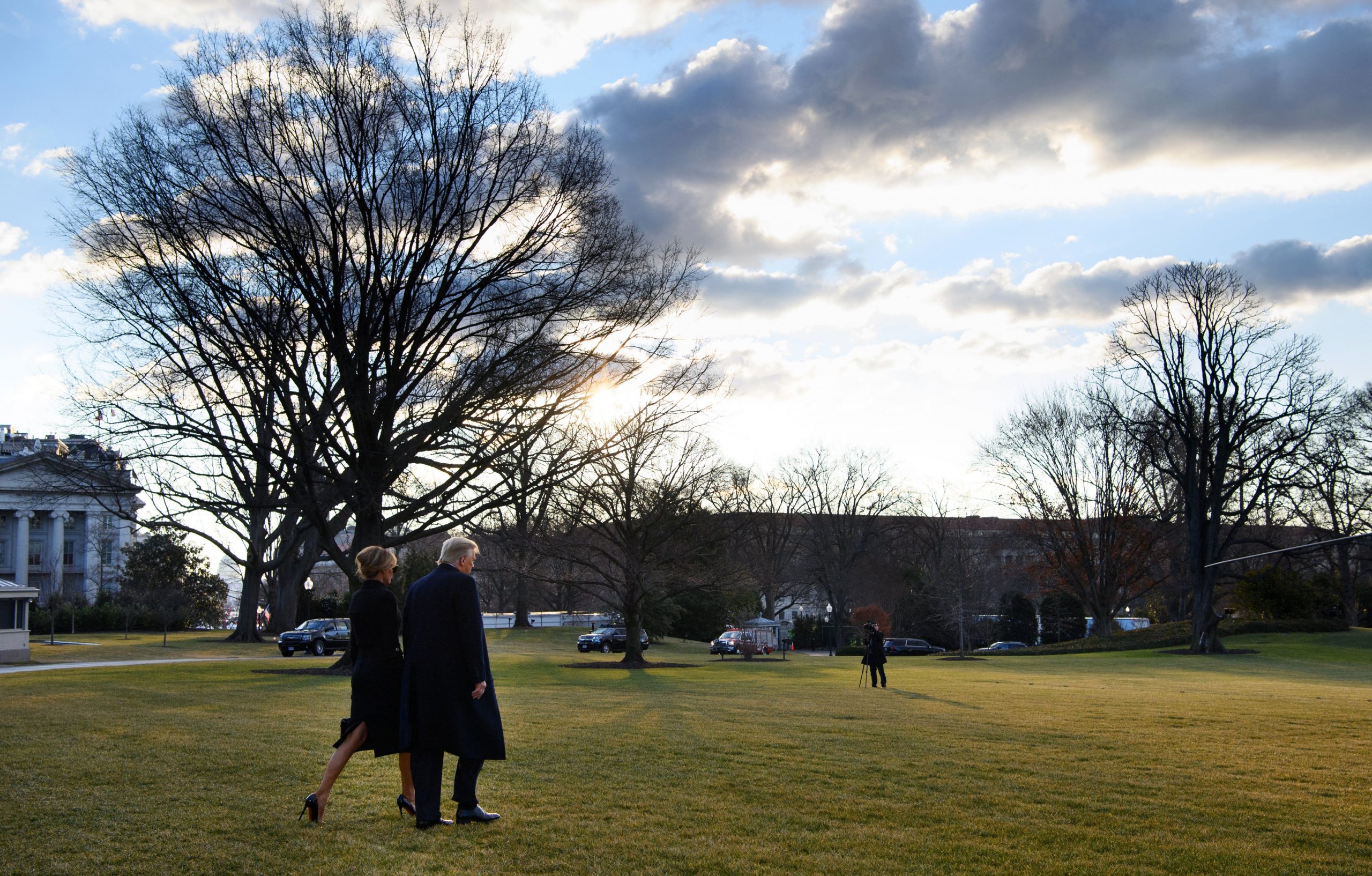 Donald e Melania Trump deixam a Casa Branca (Foto: AFP)