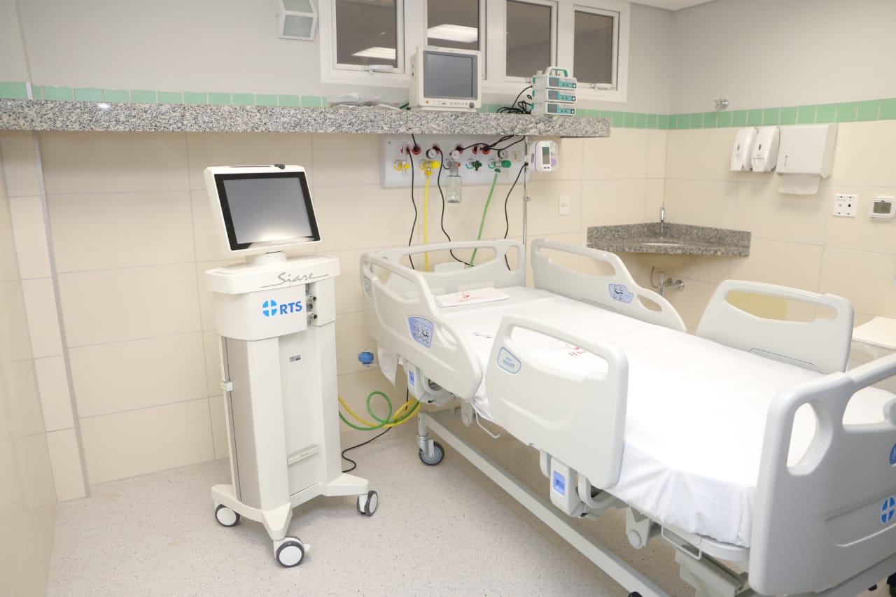 estava internada na Unidade de Terapia Intensiva (UTI) em estado gravíssimo.