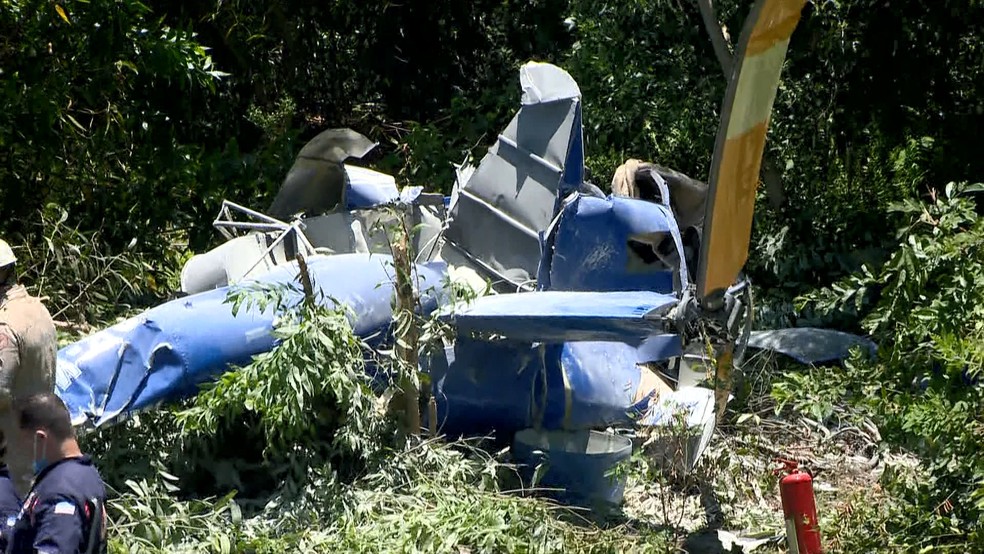 Duas pessoas morrem em queda de helicóptero no Espírito Santo