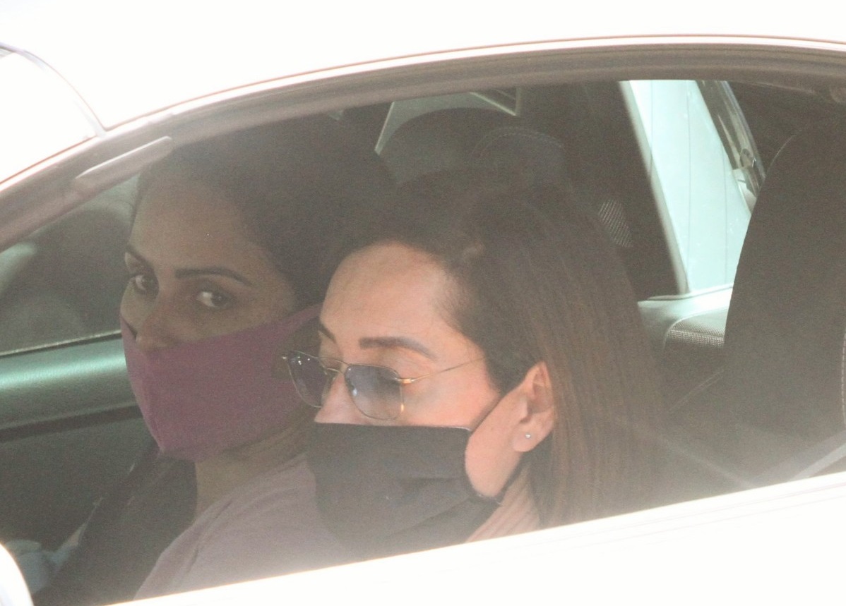 Christiane Torloni é vista em posto de gasolina na zona sul do Rio