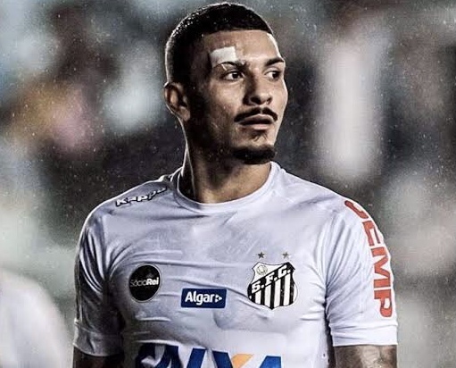 Alison é um dos jogadores do elenco do Santos que enfrentou contestação da torcida (Foto: Divulgação)