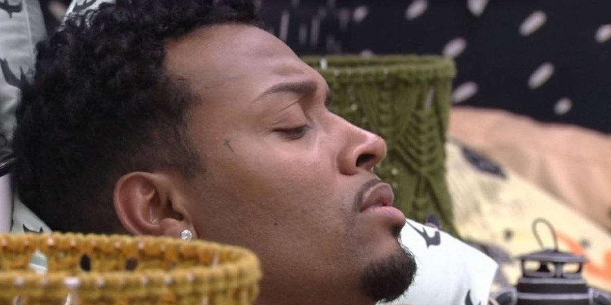 Nego Di diz ser 'machista, homofóbico, racista e gordofóbico' e que quer mudar