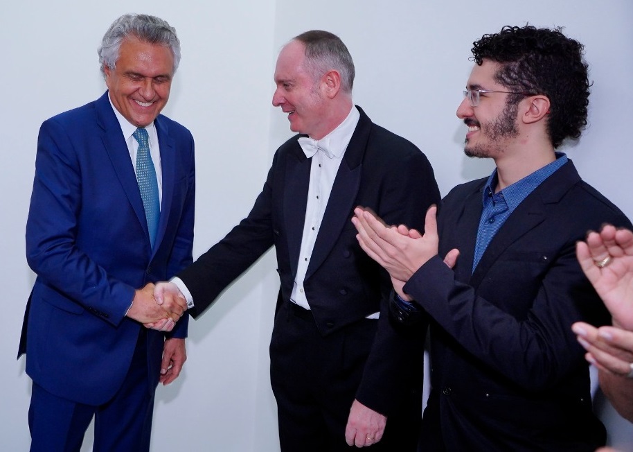 Maestro agradece governo por recontratar músicos de orquestra em Goiás