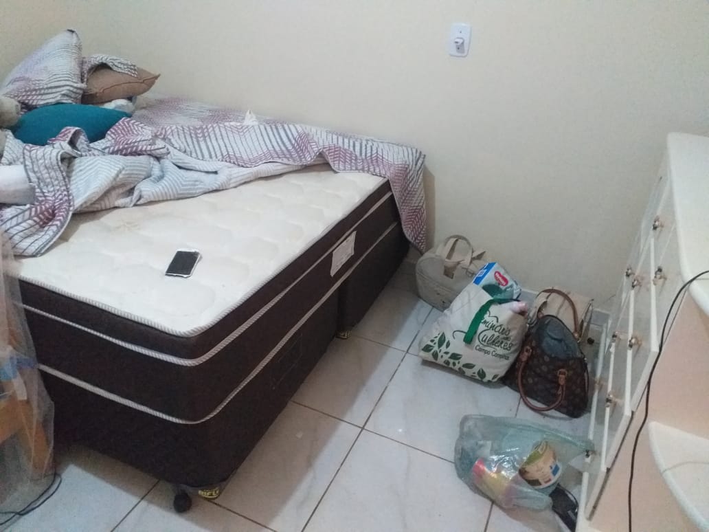 Homem é preso por manter mulher em cárcere privado e agredi-la com raquete (Foto: divulgação/PM)