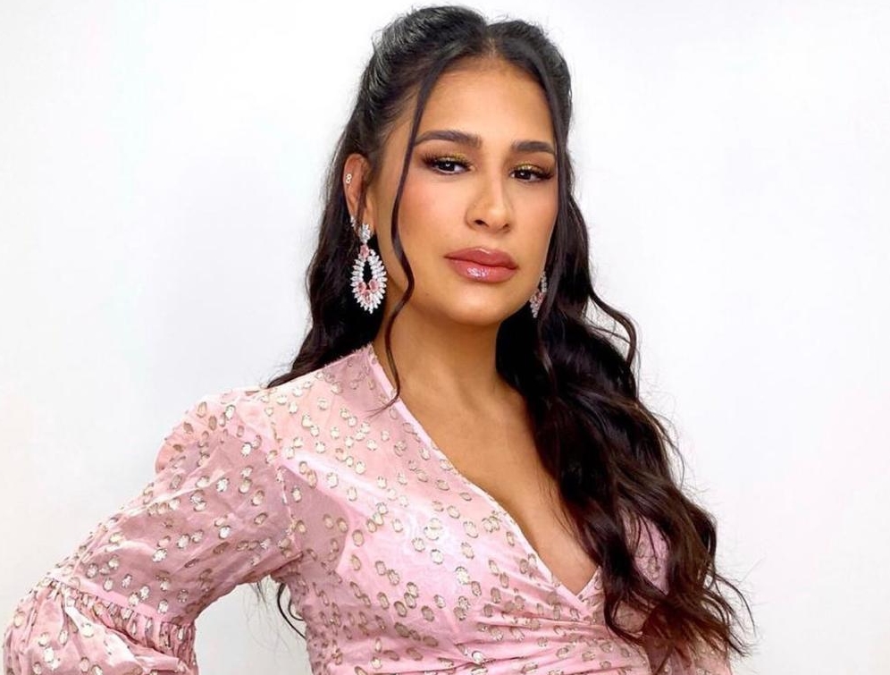 Simone, da dupla com Simaria, posta foto em hospital e preocupa fãs Simone conquista fãs com canal solo no Youtube