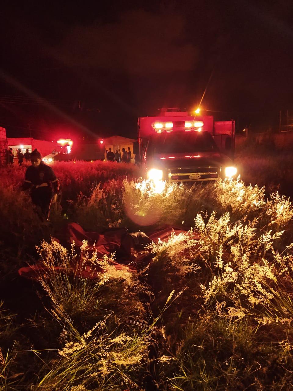 Bombeiros resgatam criança de 8 anos que caiu em cisterna, em Luziânia (Foto: divulgação/Corpo de Bombeiros)
