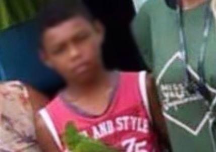 Mulher mata menino de 12 anos que vendia pastéis por causa de R$ 1em Minas Gerais