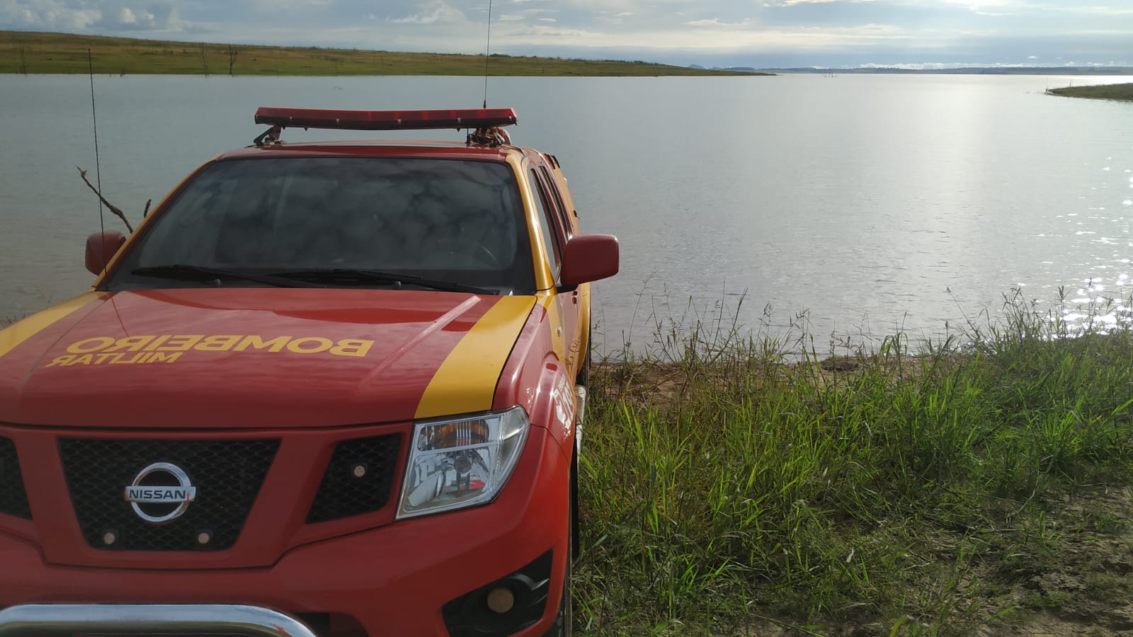 Homem morre afogado ao tentar buscar bola no Rio Paranaíba, em Itumbiara (Foto: divulgação/Corpo de Bombeiros)