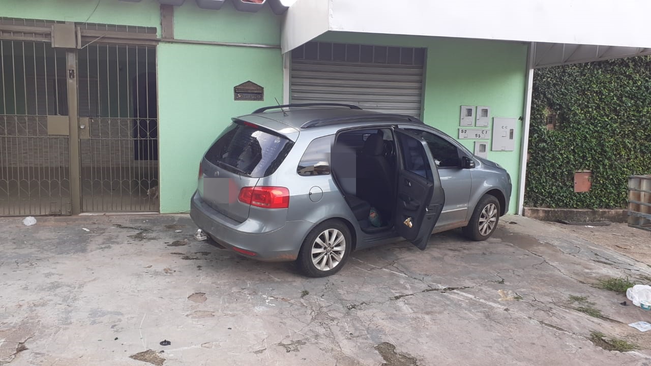 Idoso morre após perde o controle de carro e colidir contra muro, em Goiânia; vídeo (Foto: divulgação/DICT)