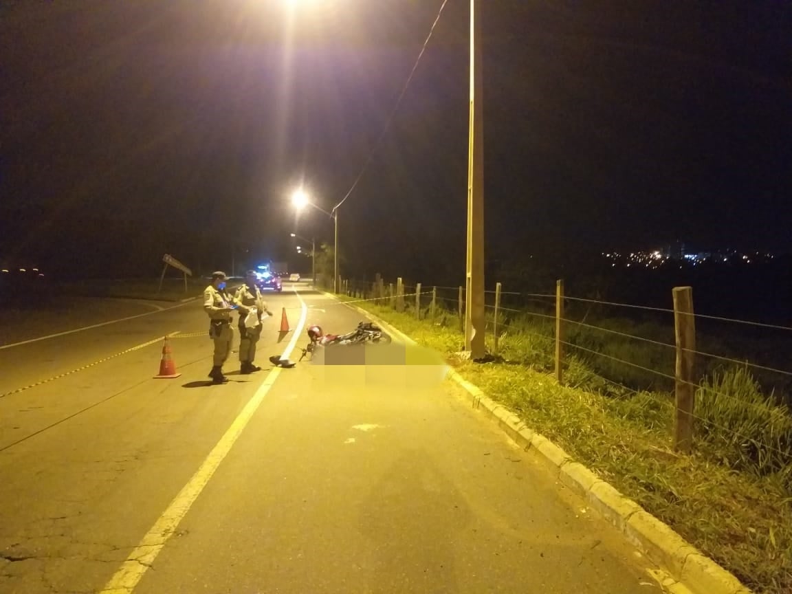 Jovem morre após colidir moto em poste na Avenida Perimetral Norte