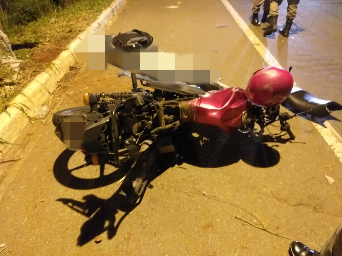 Jovem morre após colidir moto em poste na Avenida Perimetral Norte (Foto: divulgação/ Dict)