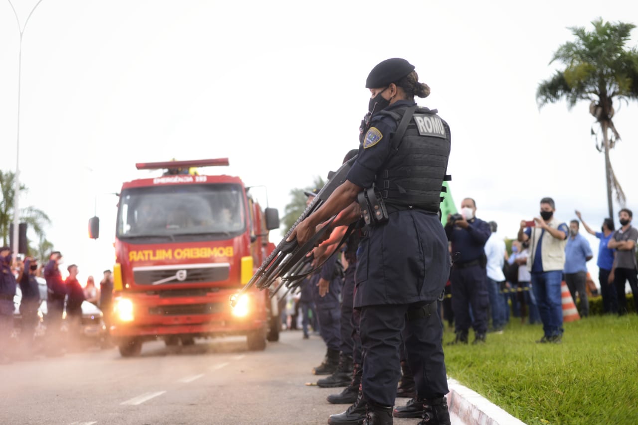 Maguito chega ao paço de Goiânia; cortejo segue para Aparecida