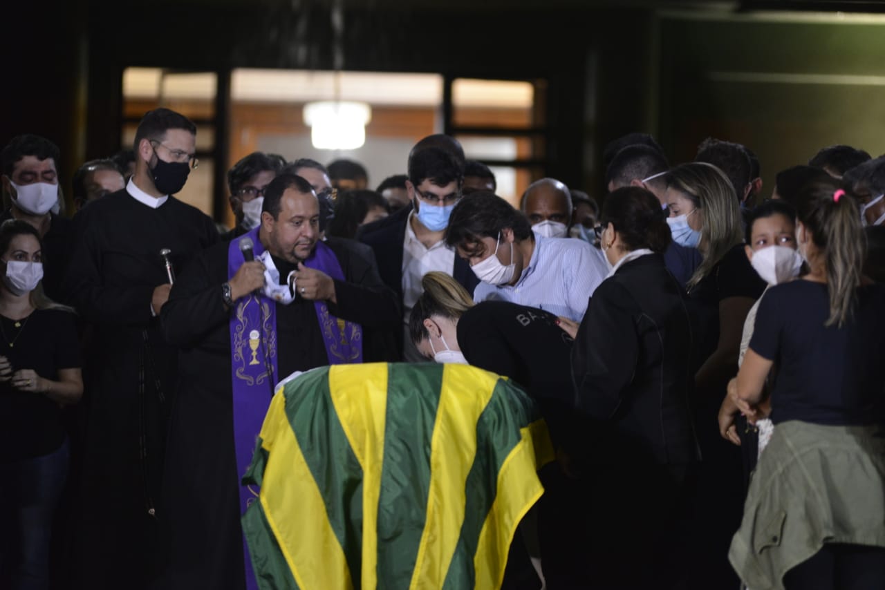 Corpo de Maguito chega ao Palácio das Esmeraldas para ser velado