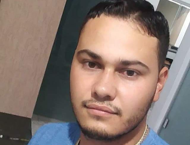 O filho do vice-prefeito de Campinorte morreu em acidente de carro na BR-153, em Rialma, na manhã de sexta-feira (15). (Foto: reprodução)