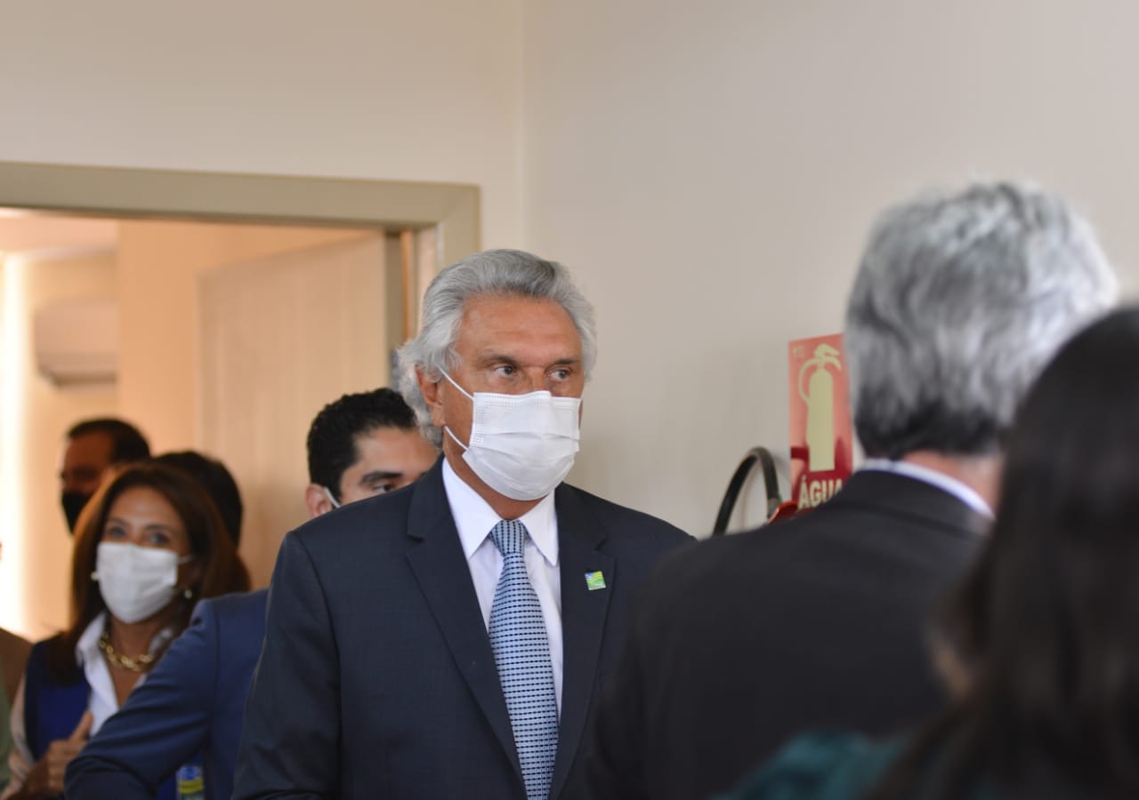 Caiado alerta população para manutenção do uso da máscara e distanciamento social (Foto: Jucimar de Sousa/Mais Goiás)