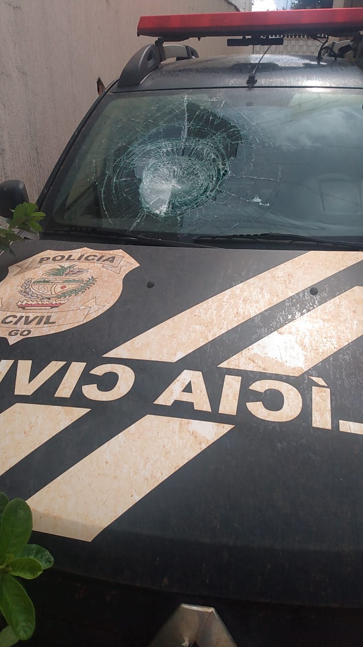 Polícia prende suspeito de quebrar viatura e tentar esfaquear policiais em Morrinhos