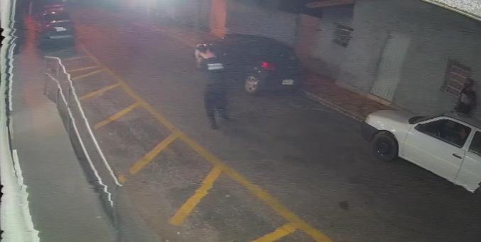 Sem CNH, homem é preso por empinar moto em frente a delegacia - polícia - civil- são luís de montes belos