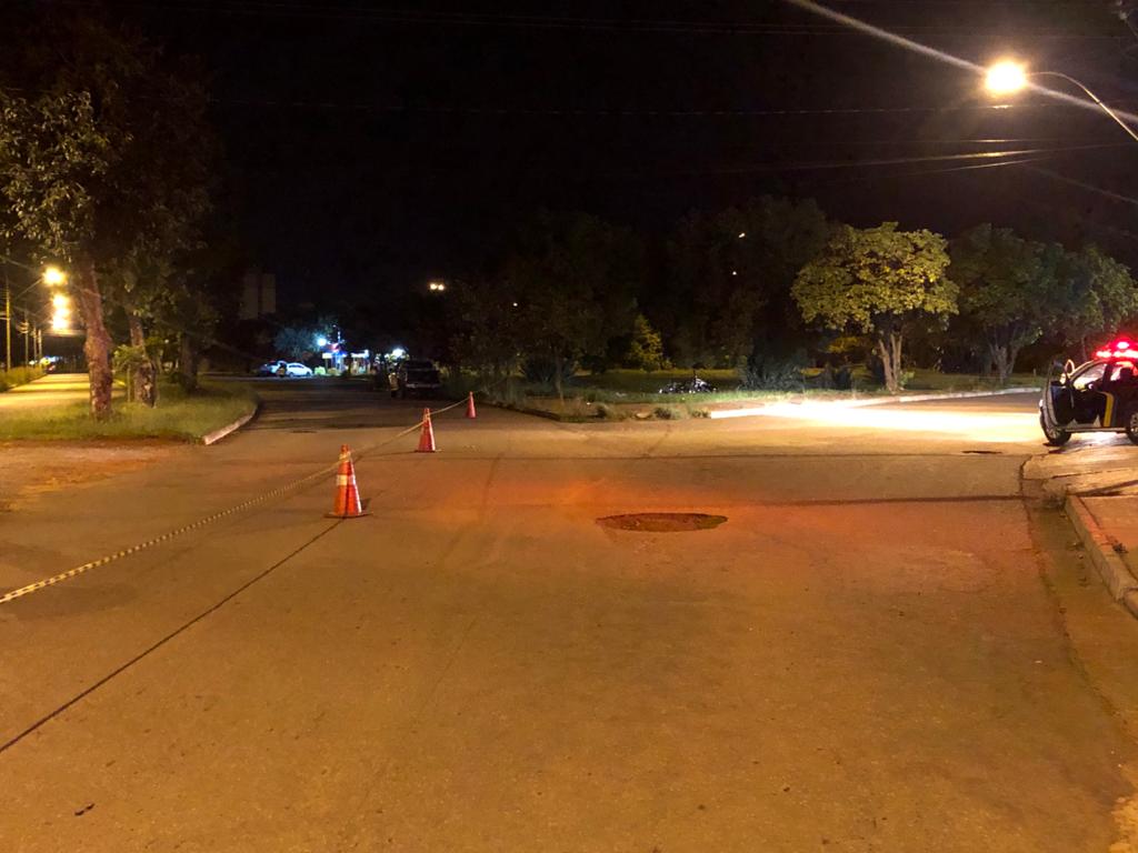 Motociclista morre ao tentar desviar de buraco e perde o controle no Setor Faiçalville