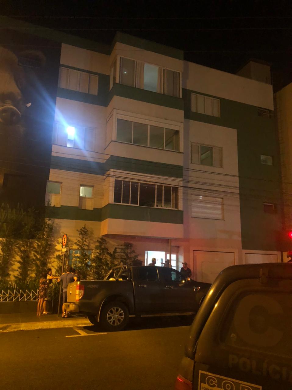 Polícia resgata família de incêndio com explosão de munições em Rio Verde