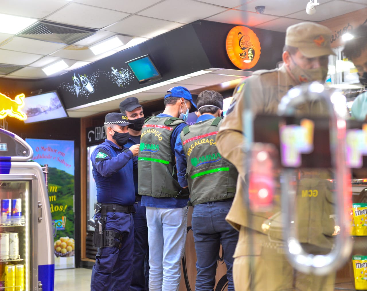 Uma loja de conveniência localizada em um posto no Setor Nova Bueno, em Goiânia, foi a primeira multada por descumprir o novo decreto. (Foto: Jucimar de Sousa)